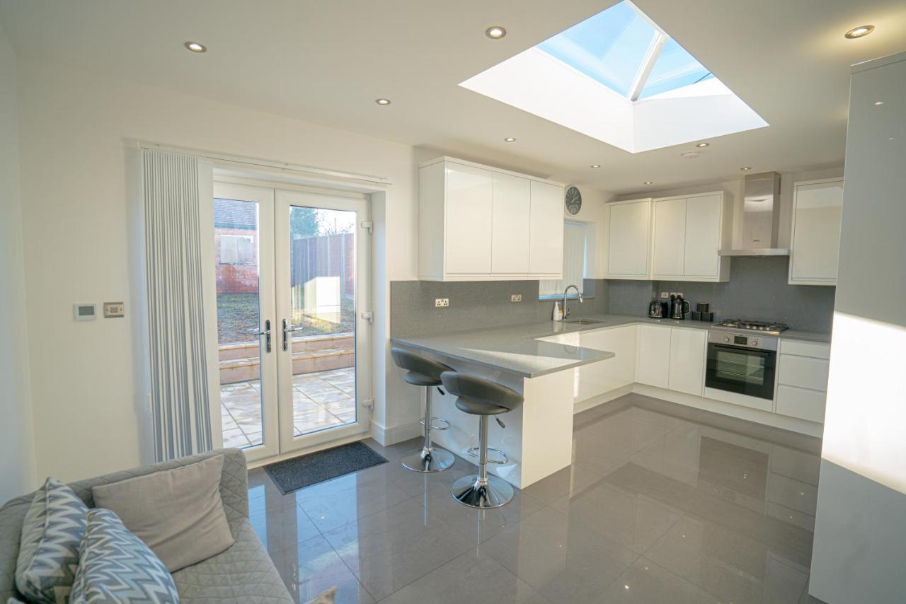 Newly Refurbished Modern 4 Bed Detached House ! Case de vacanță Oxford