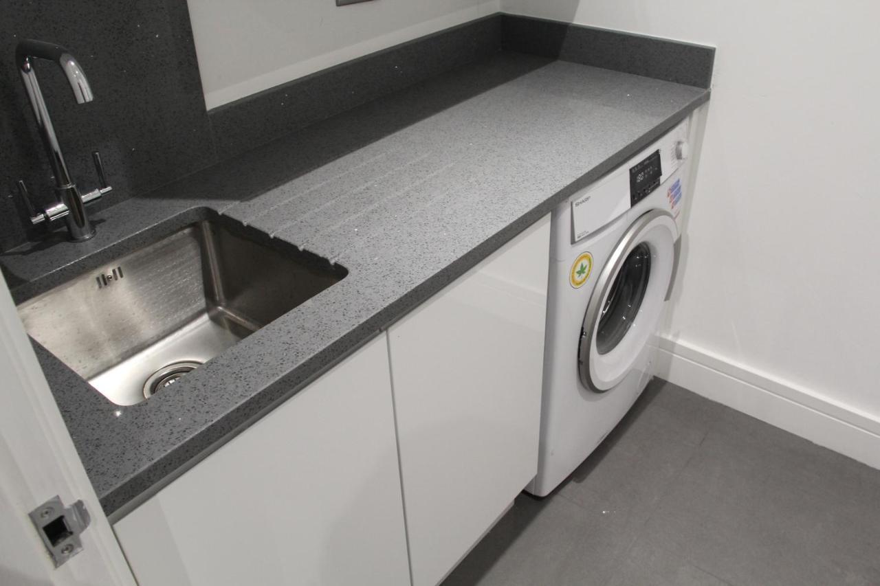 Newly Refurbished Modern 4 Bed Detached House ! * Oxford