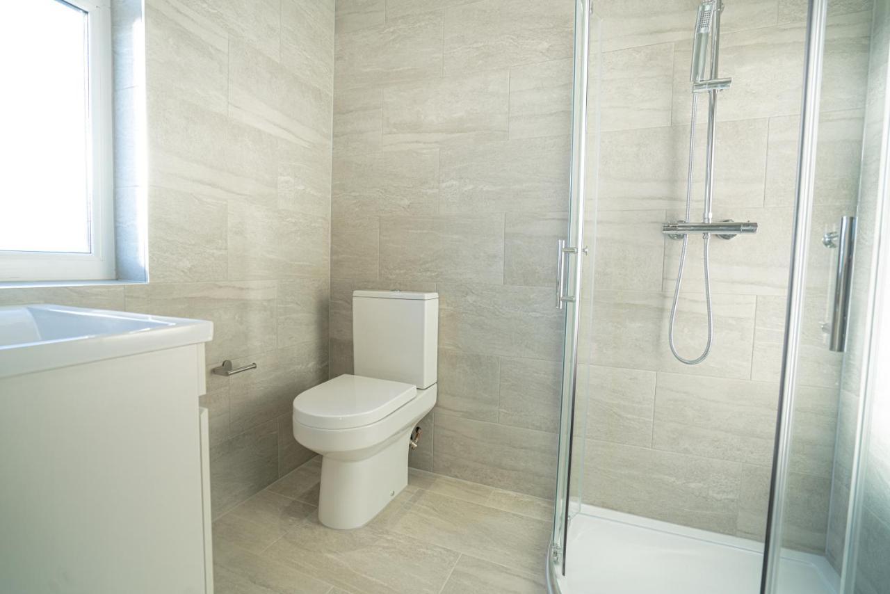 Case de vacanță Newly Refurbished Modern 4 Bed Detached House !