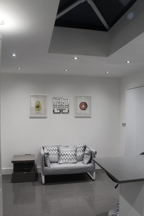 Newly Refurbished Modern 4 Bed Detached House ! *